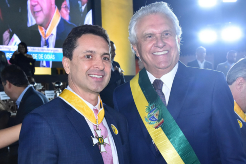 Governador entrega maior honraria do Estado ao prefeito de Aparecida de Goiânia
